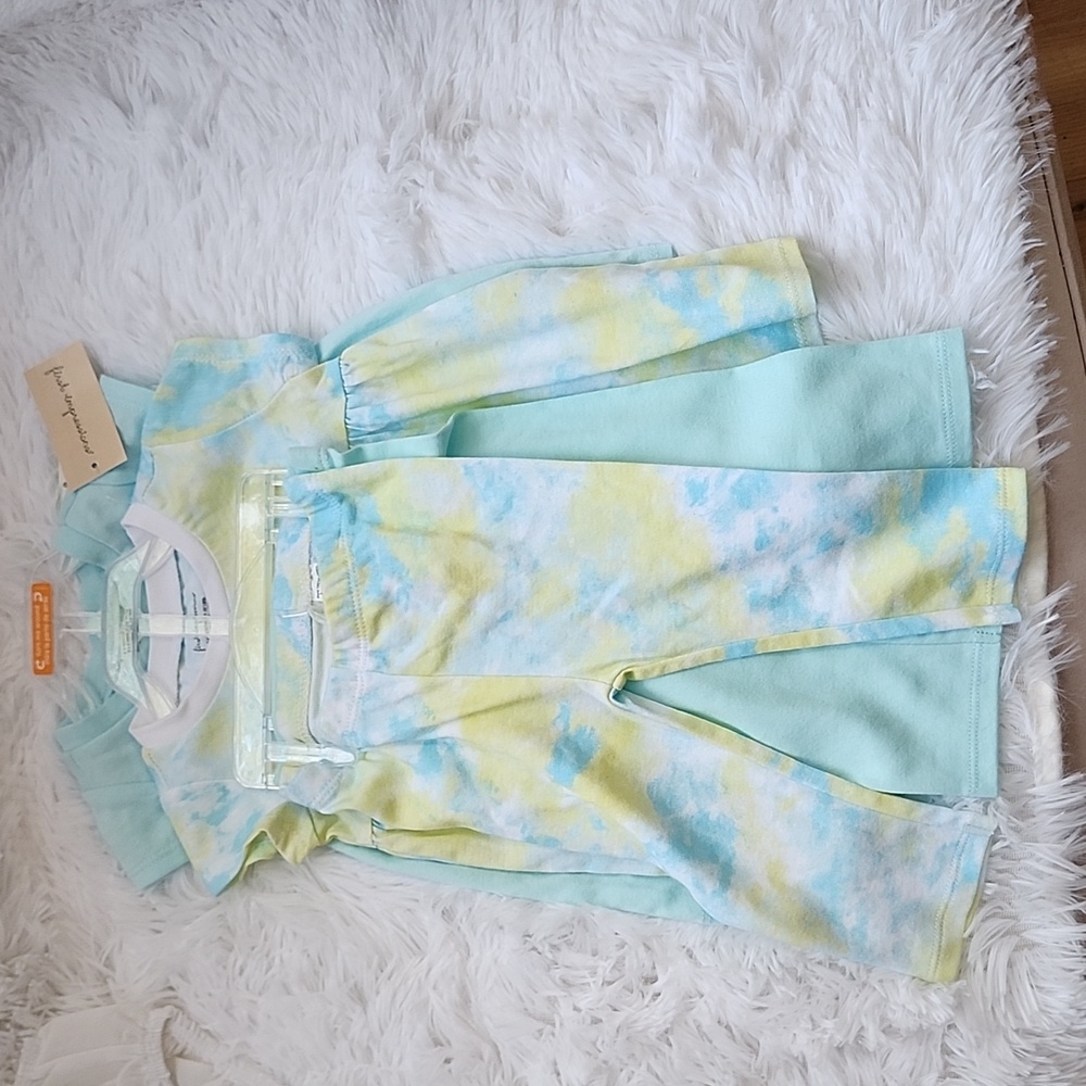 4 Piece Tie Die Set 2 pants 2 Shirts